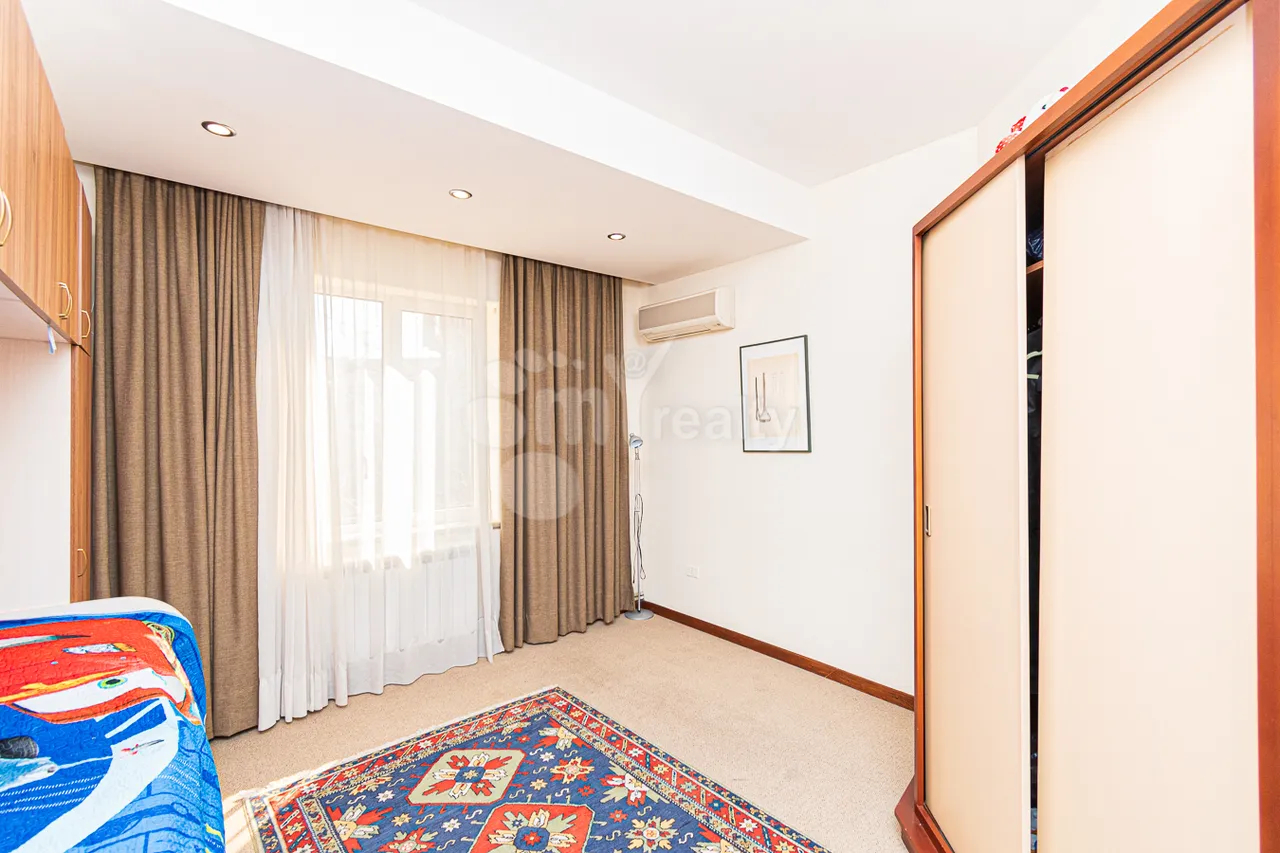5 bedroom apartment for rent A.Manukyan St, Center Yerevan, 161632