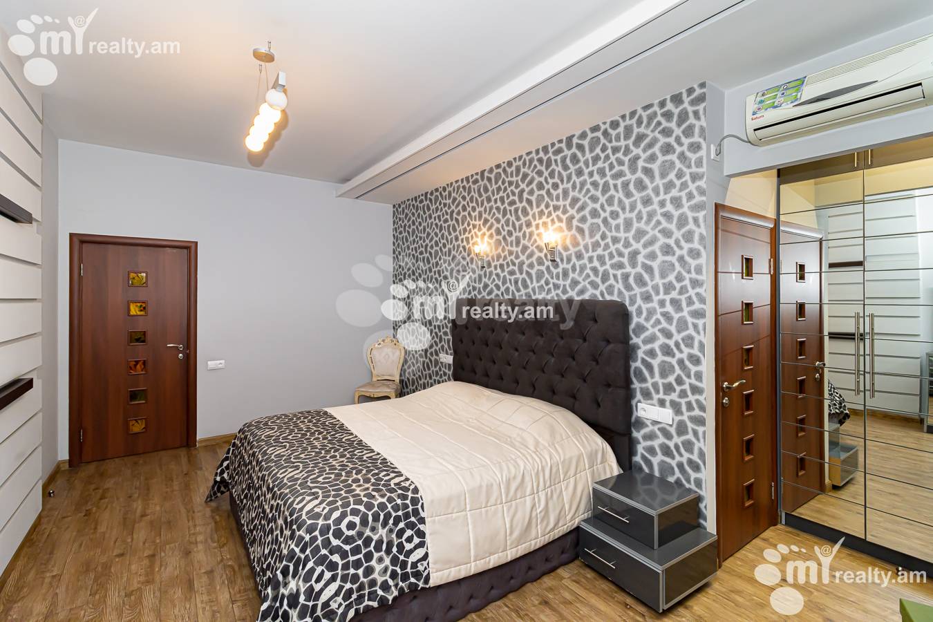 3 սենյականոց բնակարան  Ռոստոմի փող, Կենտրոն Երևան, 154385