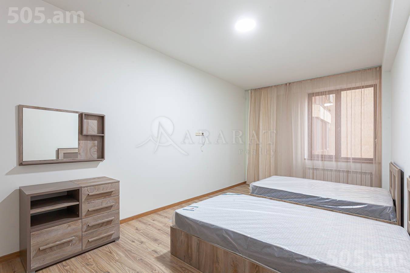 Снять 3 комнатную квартиру Аргишти ул, Центр Ереван, 154335