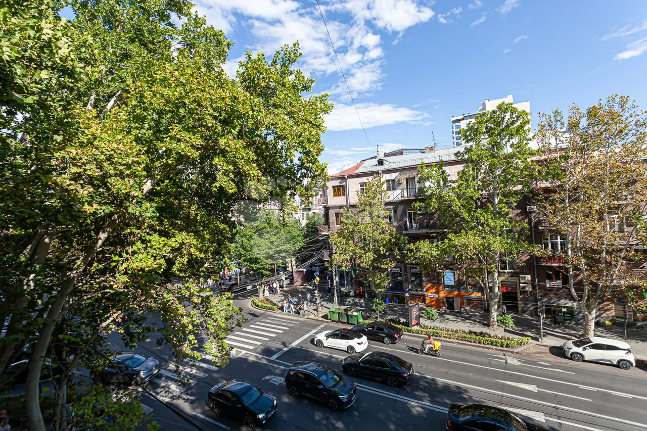 3 bedroom apartment for rent Mashtots Ave, Center Yerevan, 161482