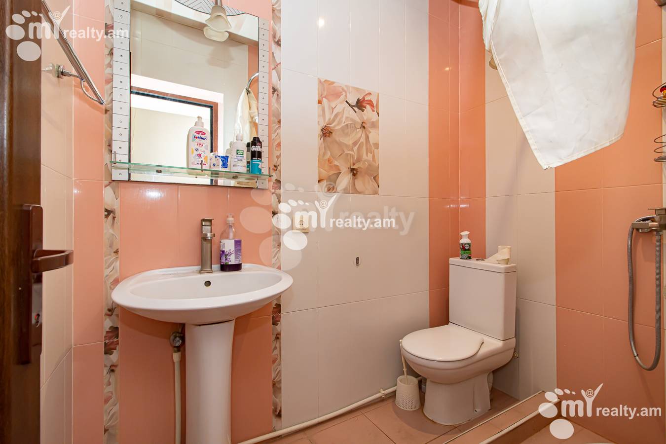 Купить 3 комнатную квартиру Маштоца пр, Центр Ереван, 147643