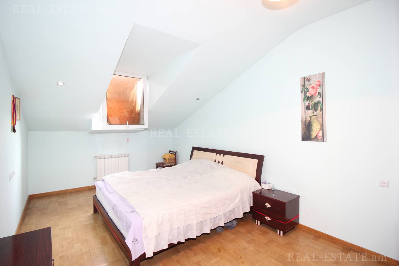 4 սենյականոց բնակարան  Պարոնյան փող, Կենտրոն Երևան, 86934