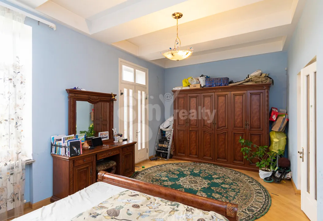 5 bedroom apartment for sale Zakyan St, Center Yerevan, 160371
