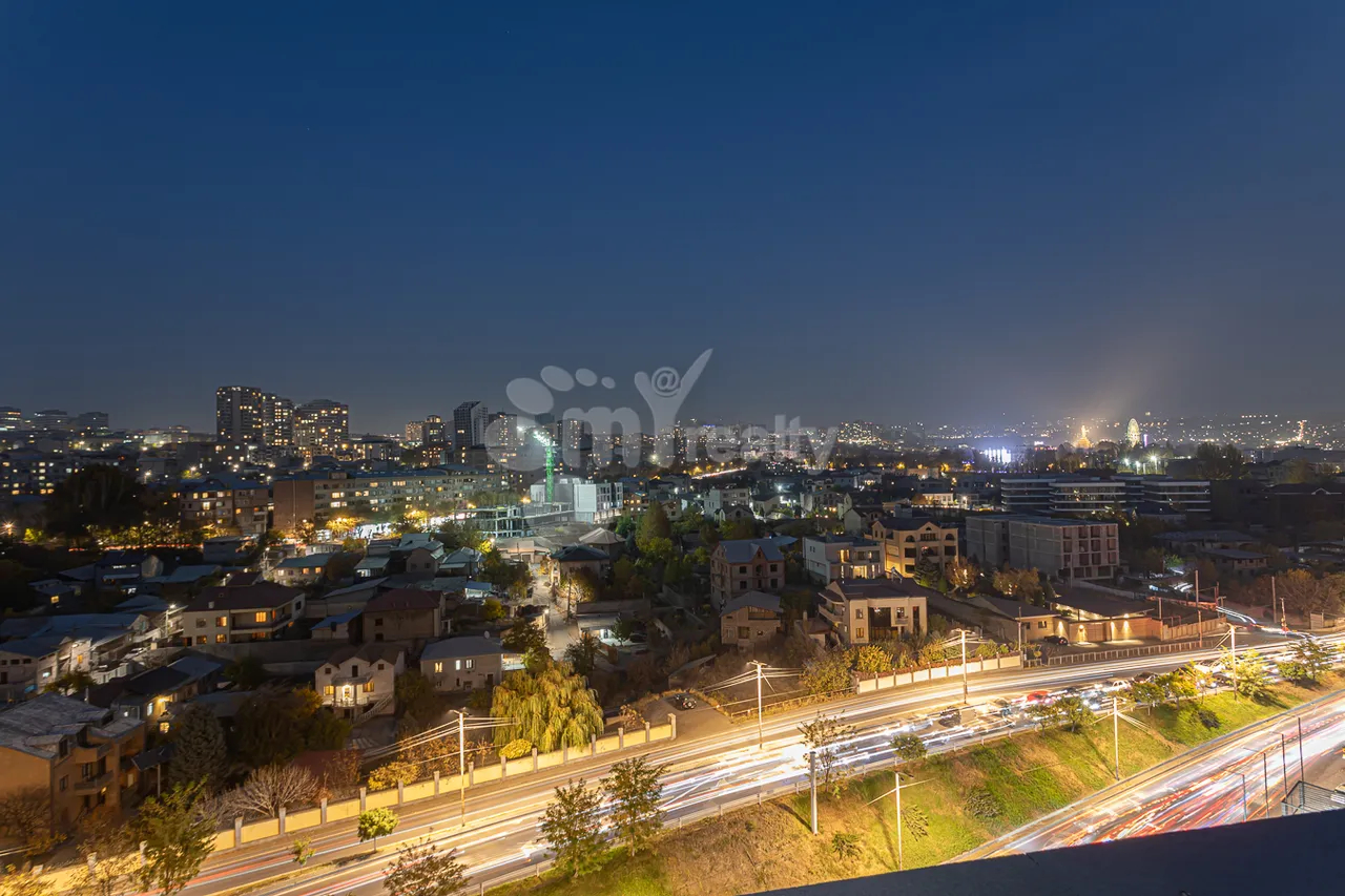 4 bedroom apartment for sale Antarayin St, Center Yerevan, 157679