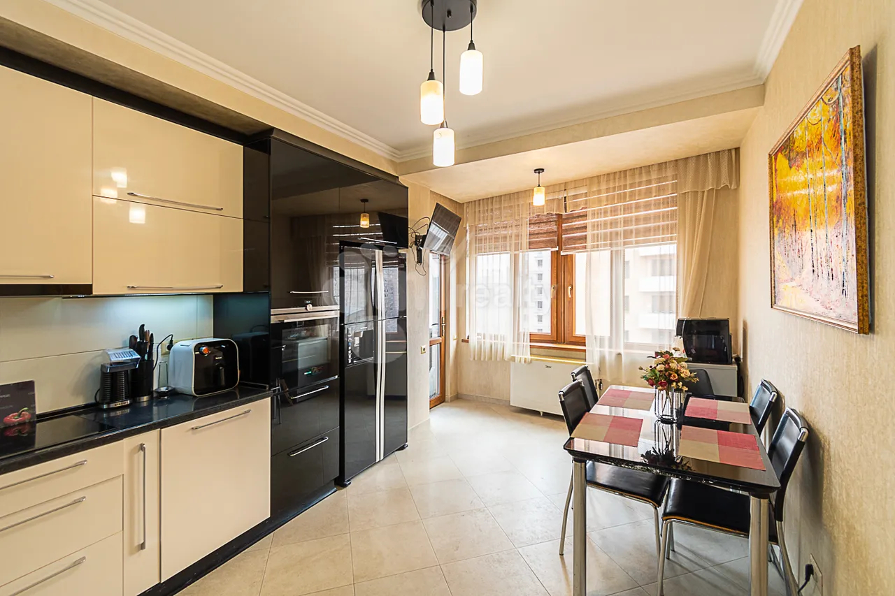 Купить 4 комнатную квартиру Адонц ул, Арабкир Ереван, 159530