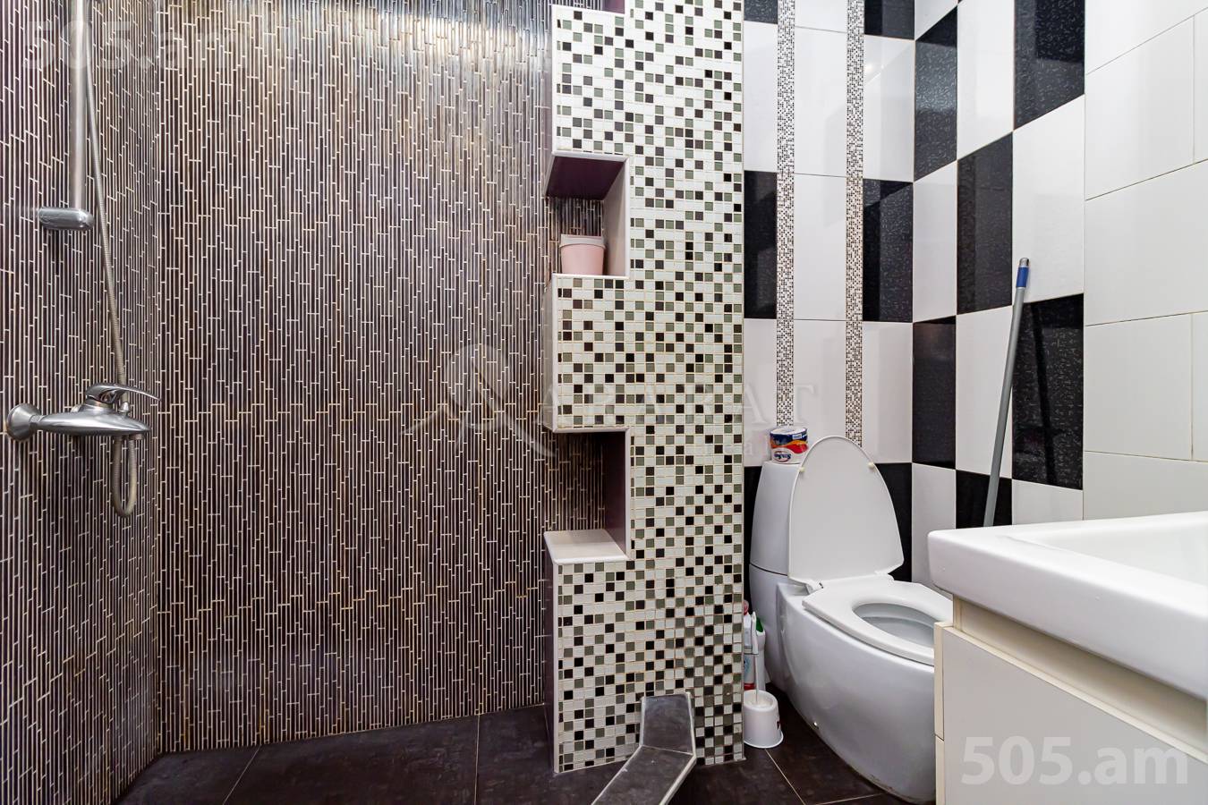 6 սենյականոց բնակարան  Տերյան փող, Կենտրոն Երևան, 152134