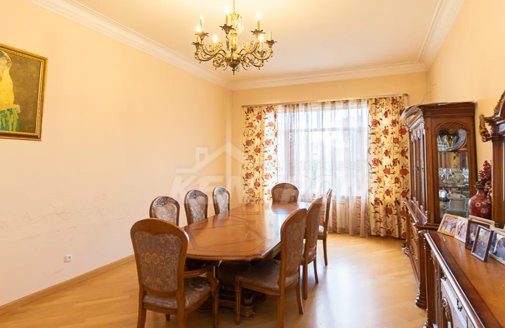 5 bedroom apartment for sale Zakyan St, Center Yerevan, 161876