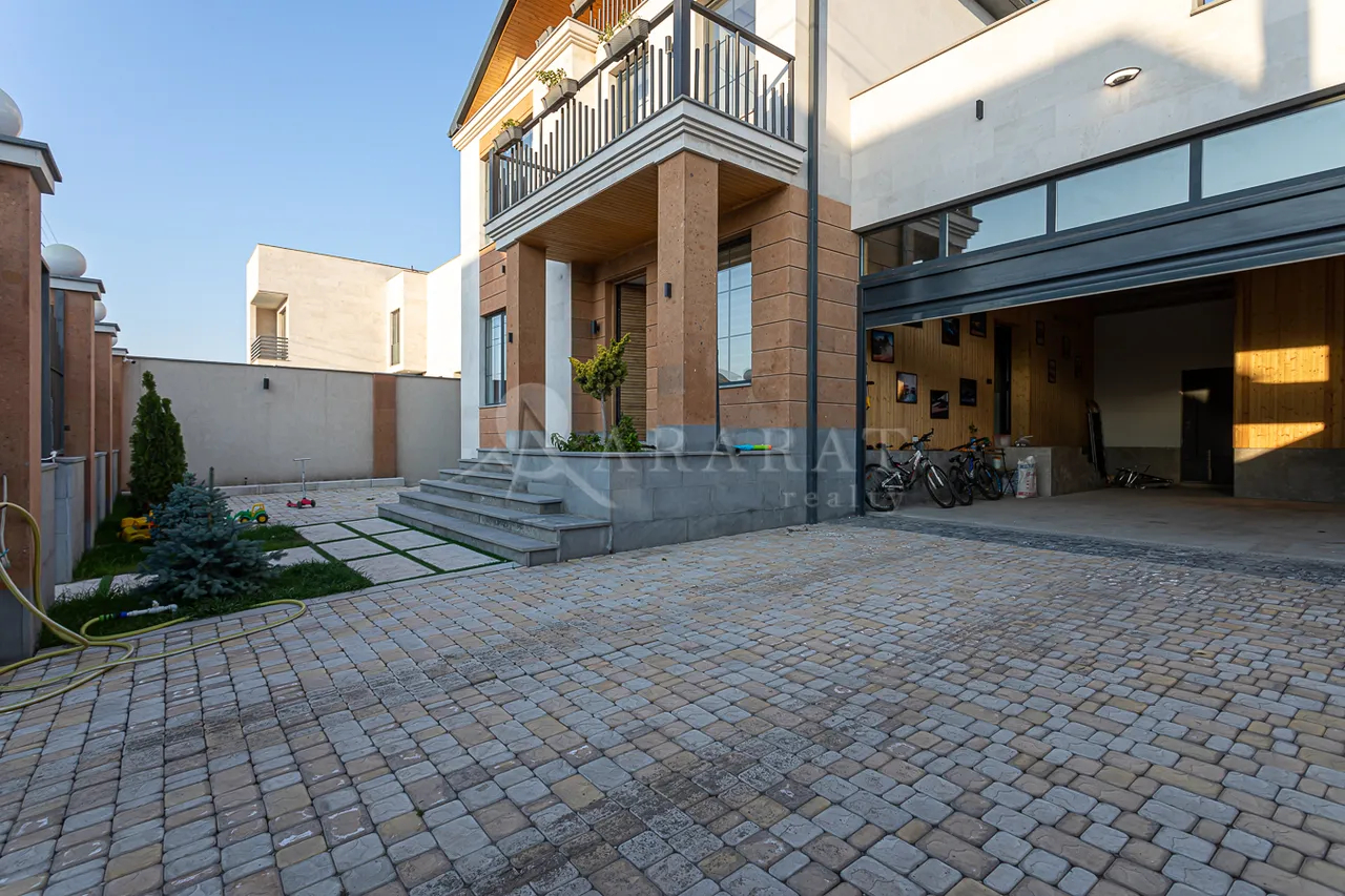 House for sale Paruyr Sevak dis., Avan Yerevan, 158078