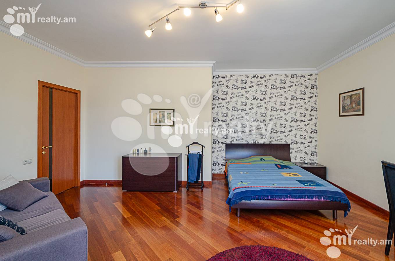 4 սենյականոց բնակարան  Հյուսիսային պող, Կենտրոն Երևան, 136507