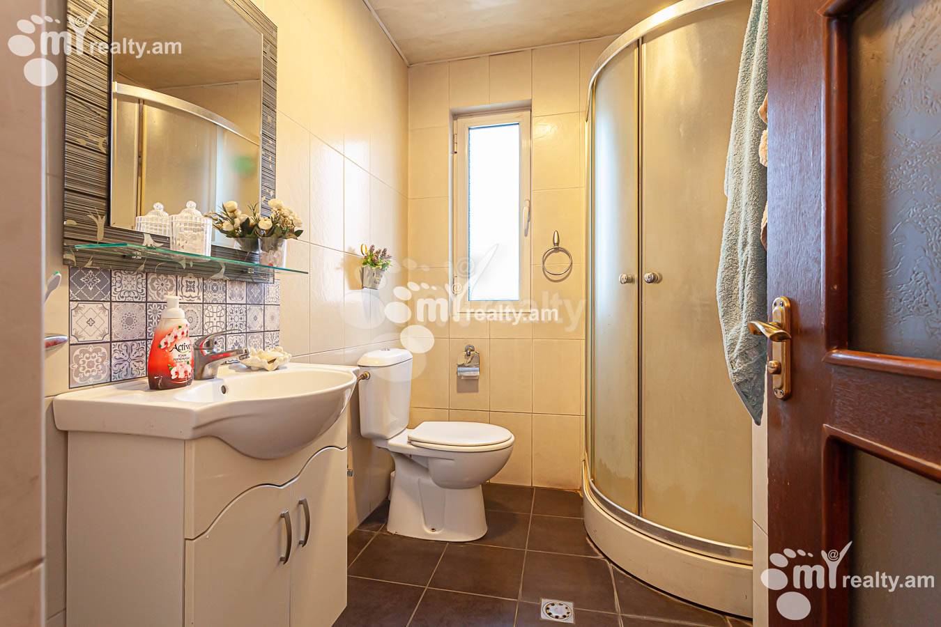 Купить 3 комнатную квартиру Кохбаци ул, Центр Ереван, 154527