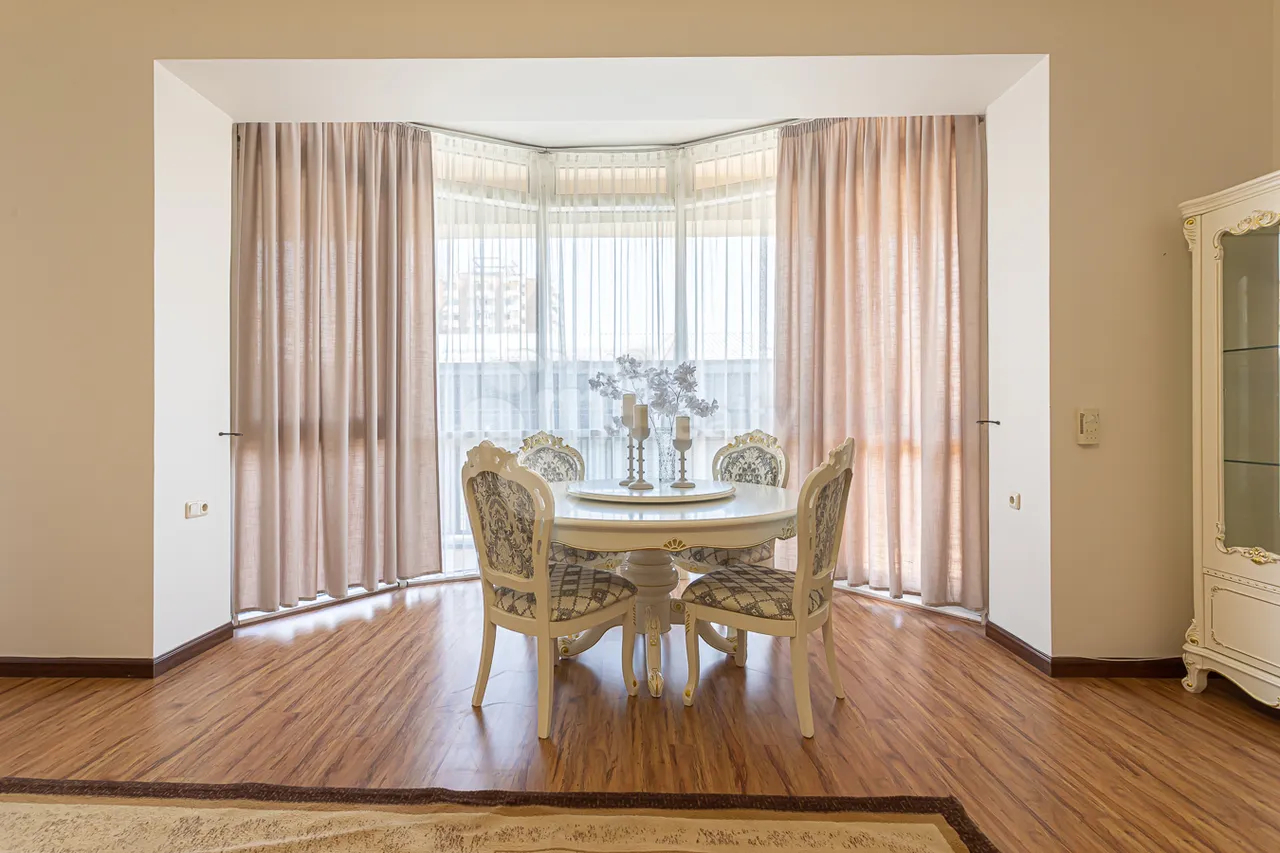 4 bedroom apartment for rent Amiryan St, Center Yerevan, 160919
