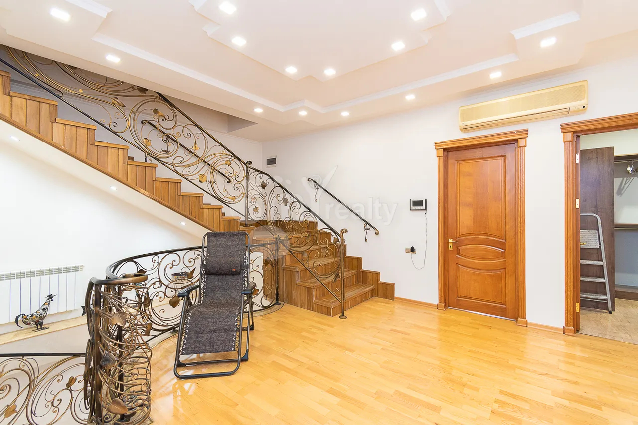 5 bedroom apartment for rent Nalbandyan St, Center Yerevan, 161916