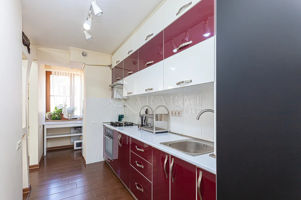 4 bedroom apartment for sale Nalbandyan St, Center Yerevan, 158810