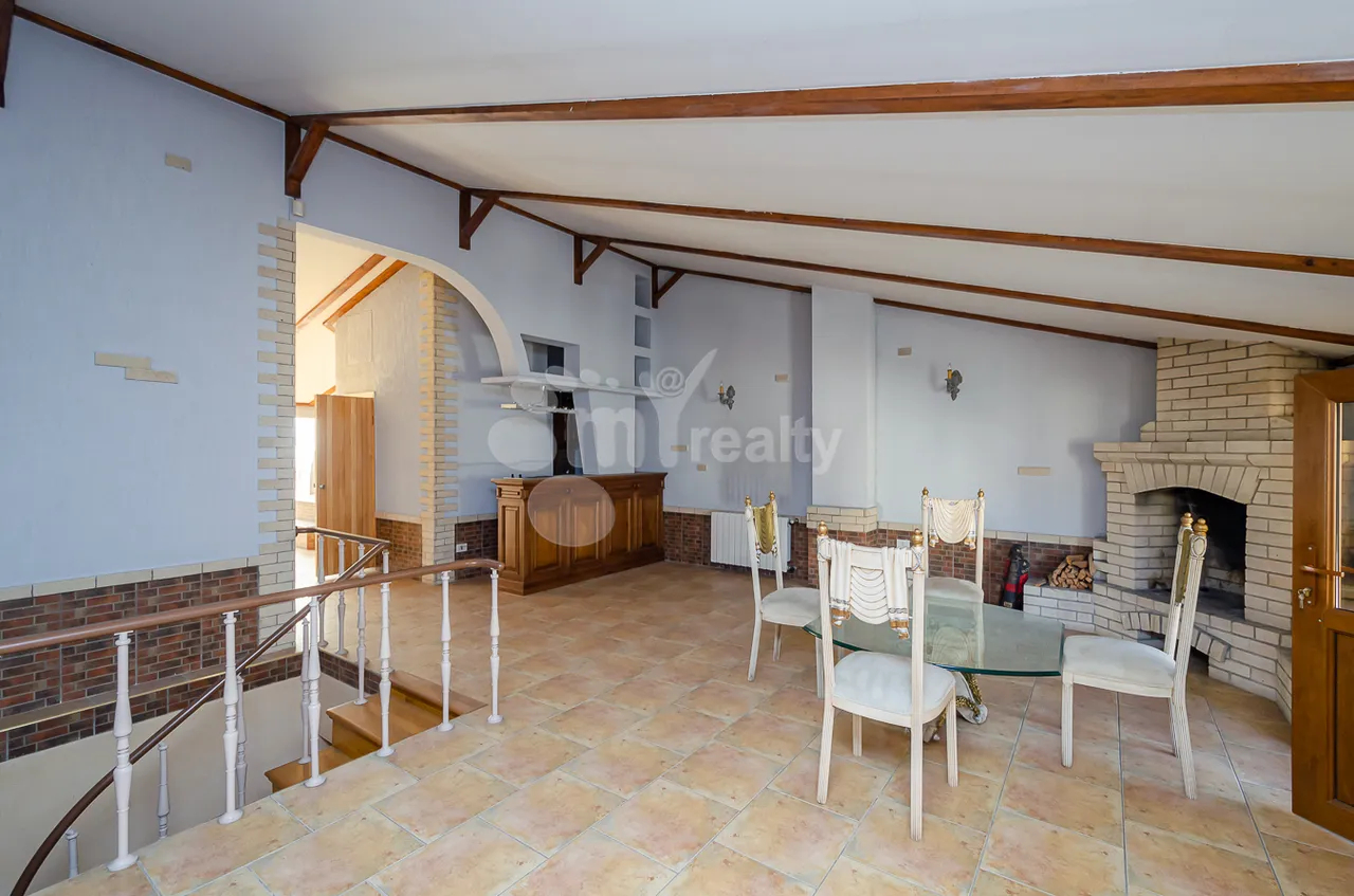 4 bedroom apartment for rent Zakyan St, Center Yerevan, 159579