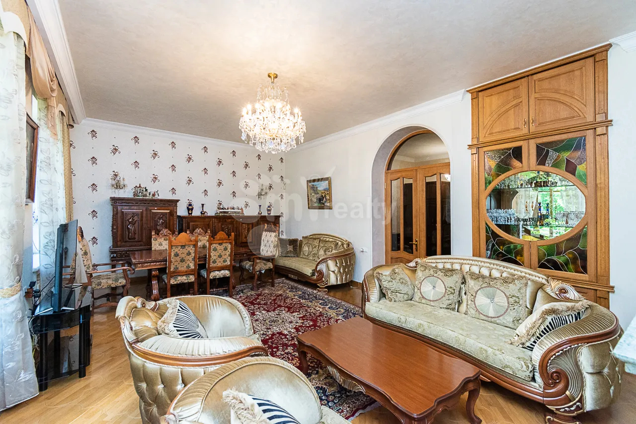 5 bedroom apartment for sale خیابان نعلبندیان, مرکز شهر ایروان, 160686