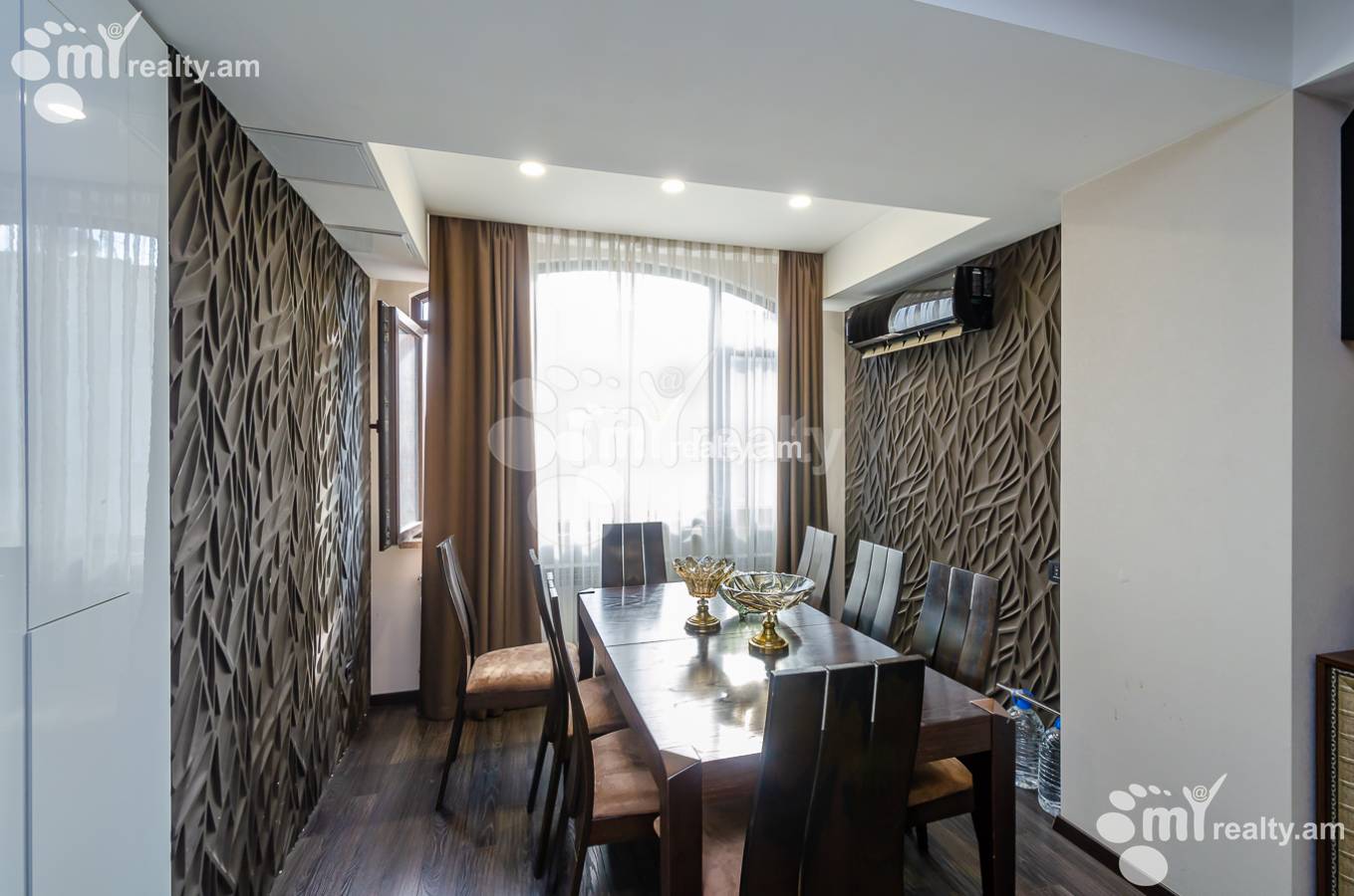 Купить 4 комнатную квартиру Сарян ул, Центр Ереван, 142967