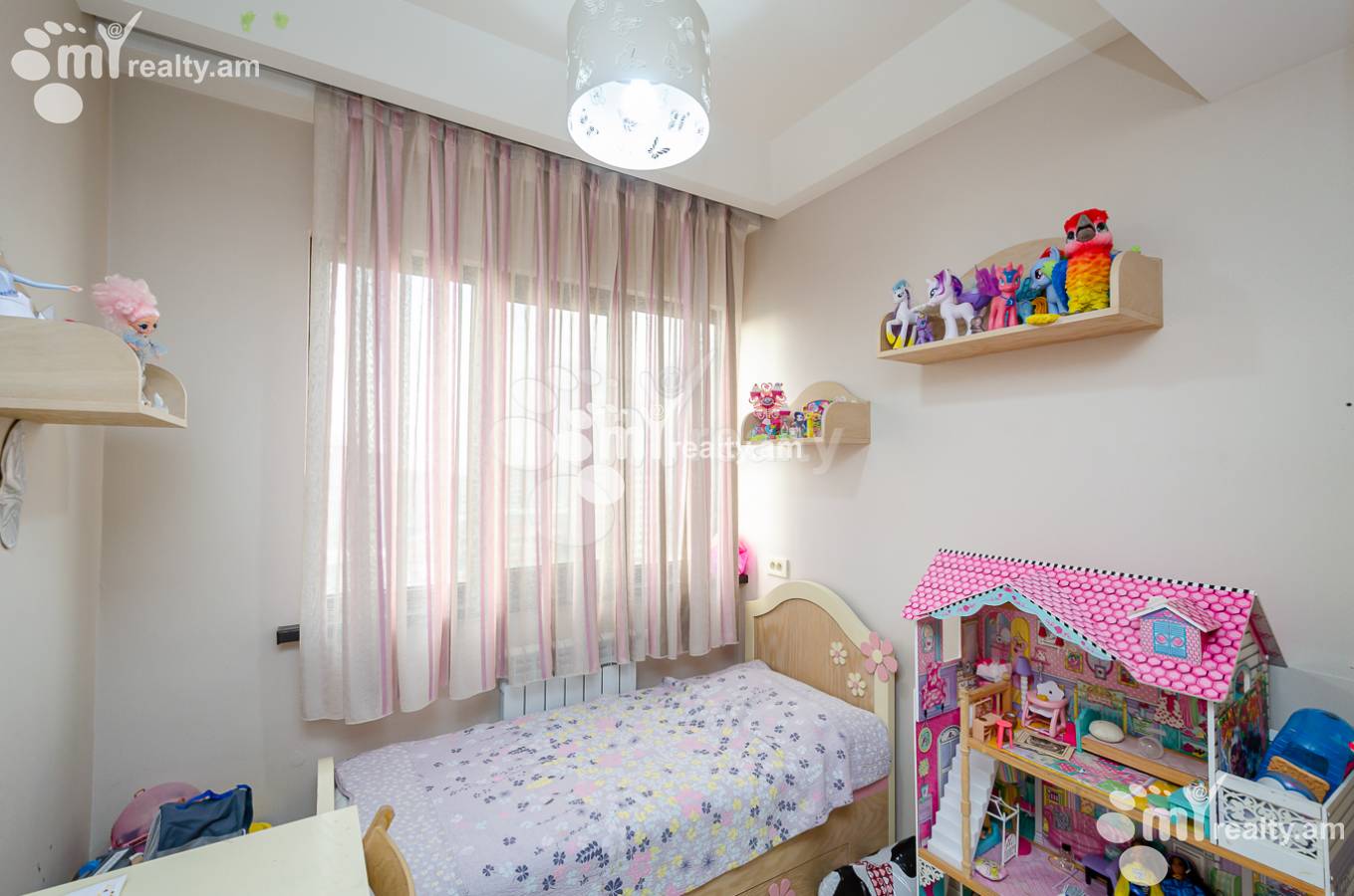 Купить 4 комнатную квартиру Сарян ул, Центр Ереван, 142967