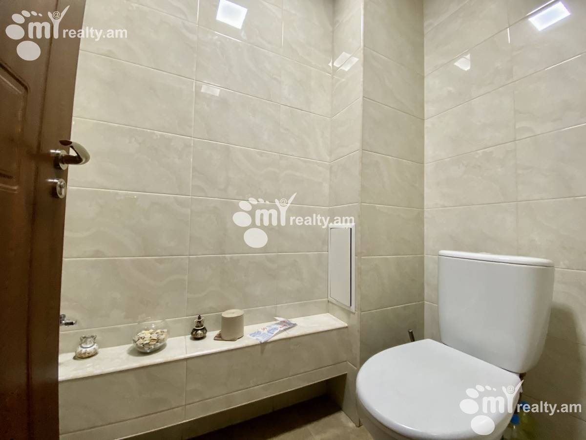 Купить 4 комнатную квартиру Вардананц ул, Центр Ереван, 130942