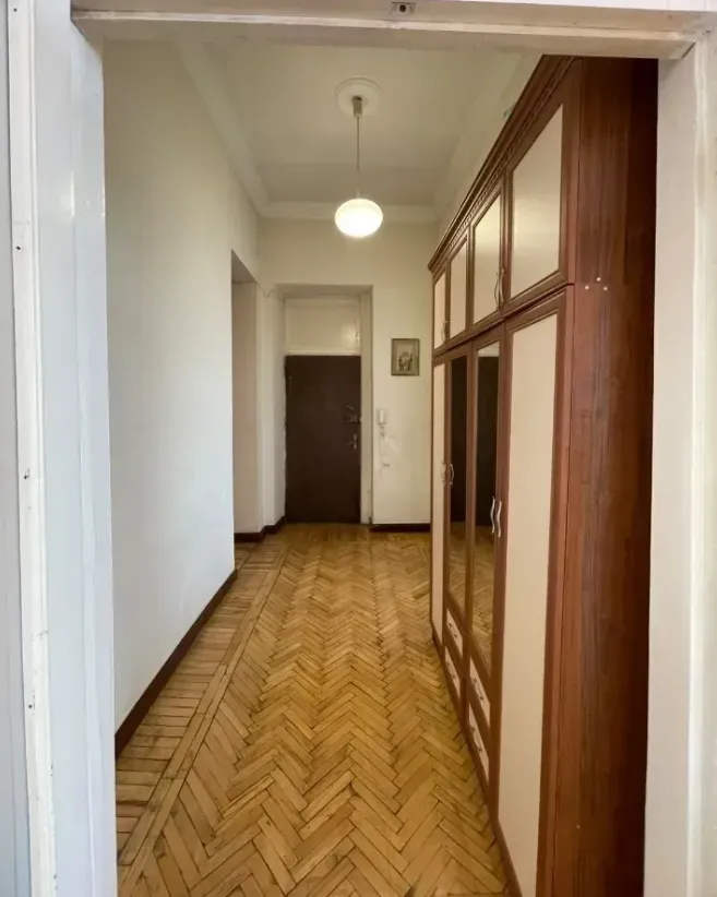 4 սենյականոց բնակարան  Զաքյան փող, Կենտրոն Երևան, 162011