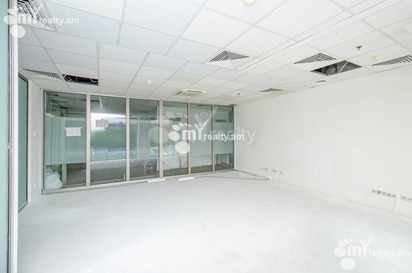 Снять коммерческoе помещение Г.Лусаворич ул, Центр Ереван, 153212