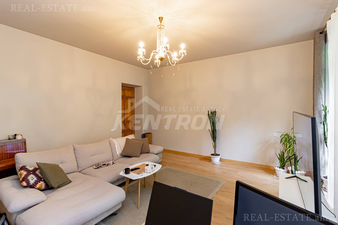 4 bedroom apartment for sale Buzand St, Center Yerevan, 149091