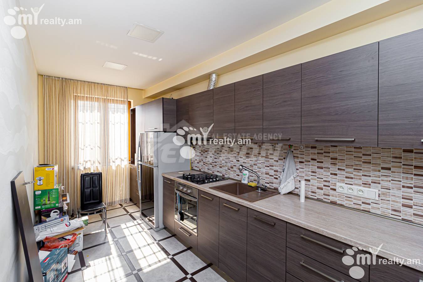 3 սենյականոց բնակարան  Ե. Քոչար փող, Կենտրոն Երևան, 152482