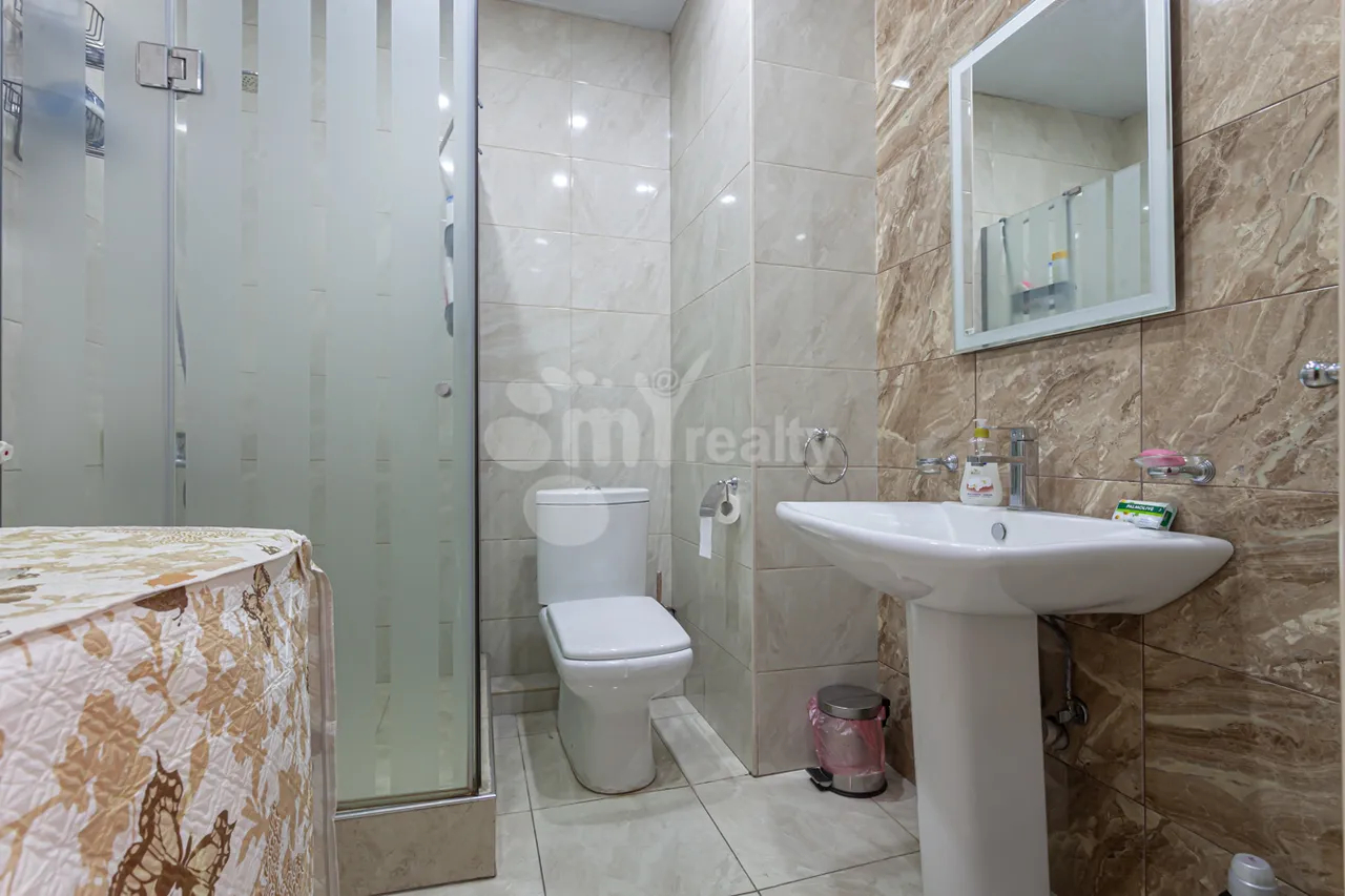 3 bedroom apartment for rent Abovyan St, Center Yerevan, 158979