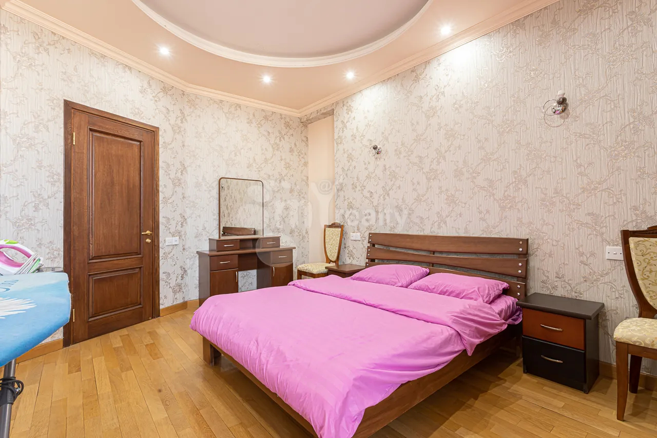 3 սենյականոց բնակարան վարձով Սայաթ-Նովայի պող, Կենտրոն Երևան, 158875