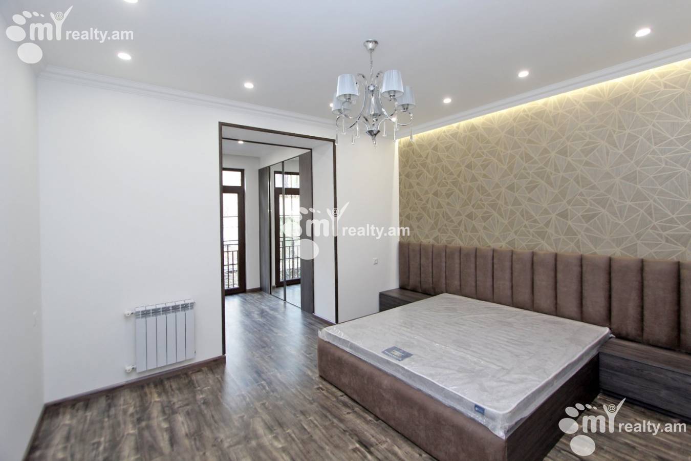 3 bedroom apartment for sale Saryan St, Center Yerevan, 140722