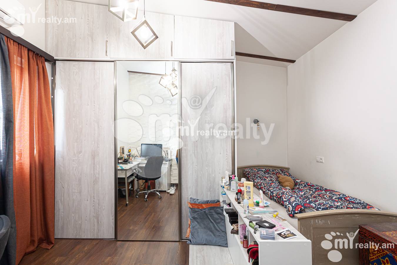 Купить 5 комнатную квартиру Московян ул, Центр Ереван, 136091