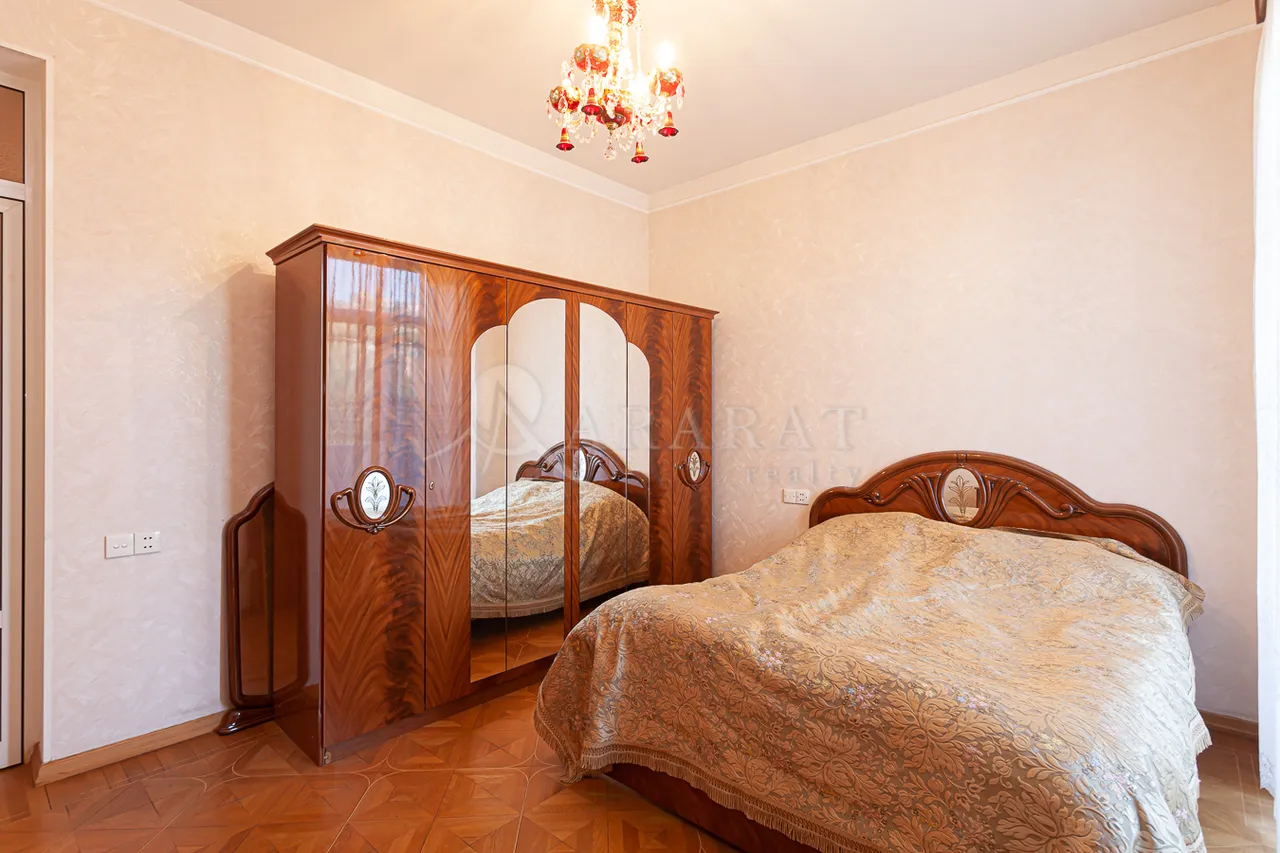 4 bedroom apartment for sale خیابان خانجیان, مرکز شهر ایروان, 161921