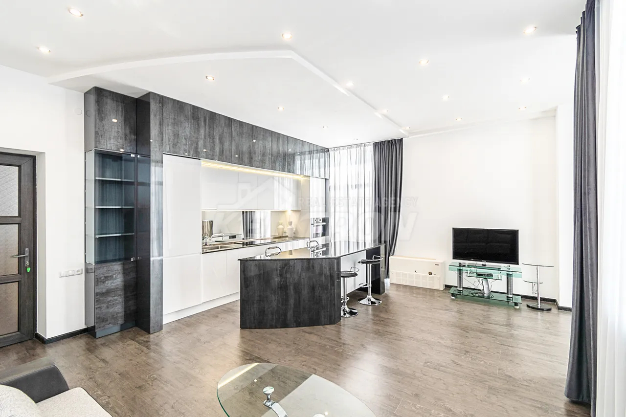 4 սենյականոց բնակարան վարձով Արամի փող, Կենտրոն Երևան, 159127