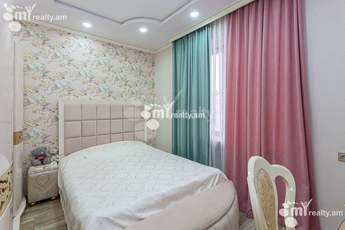 Купить 4 комнатную квартиру Аргишти ул, Центр Ереван, 143488