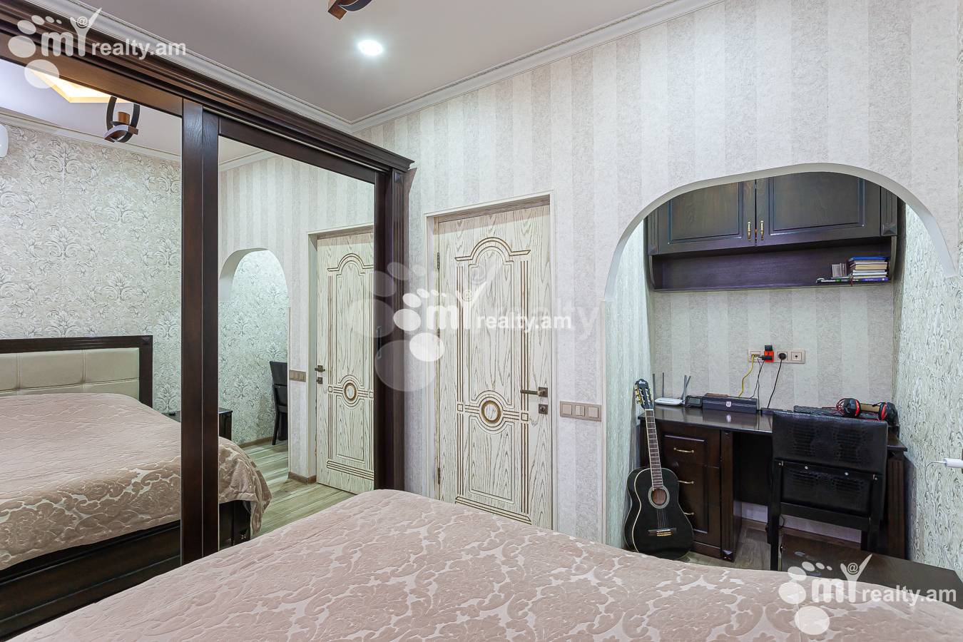 Купить 4 комнатную квартиру Аргишти ул, Центр Ереван, 143488