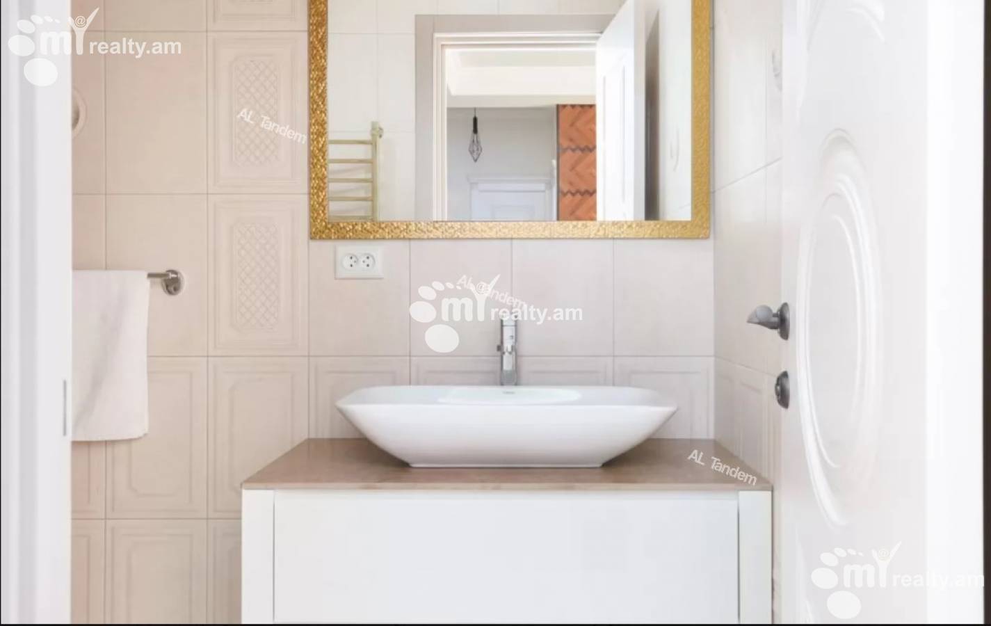 3 bedroom apartment for rent Amiryan St, Center Yerevan, 128193