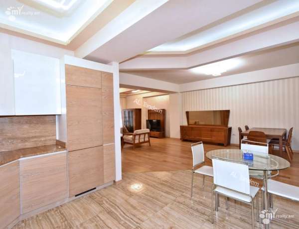 varcov-bnakaran-norakaruycum/4-senyakanoc/Leo+St/Center/Yerevan