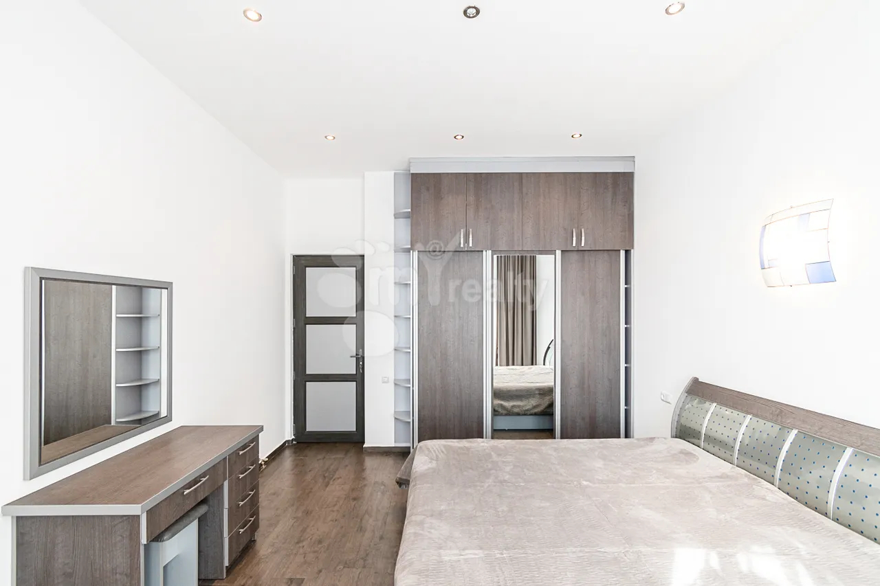 4 bedroom apartment for rent Aram St, Center Yerevan, 159129