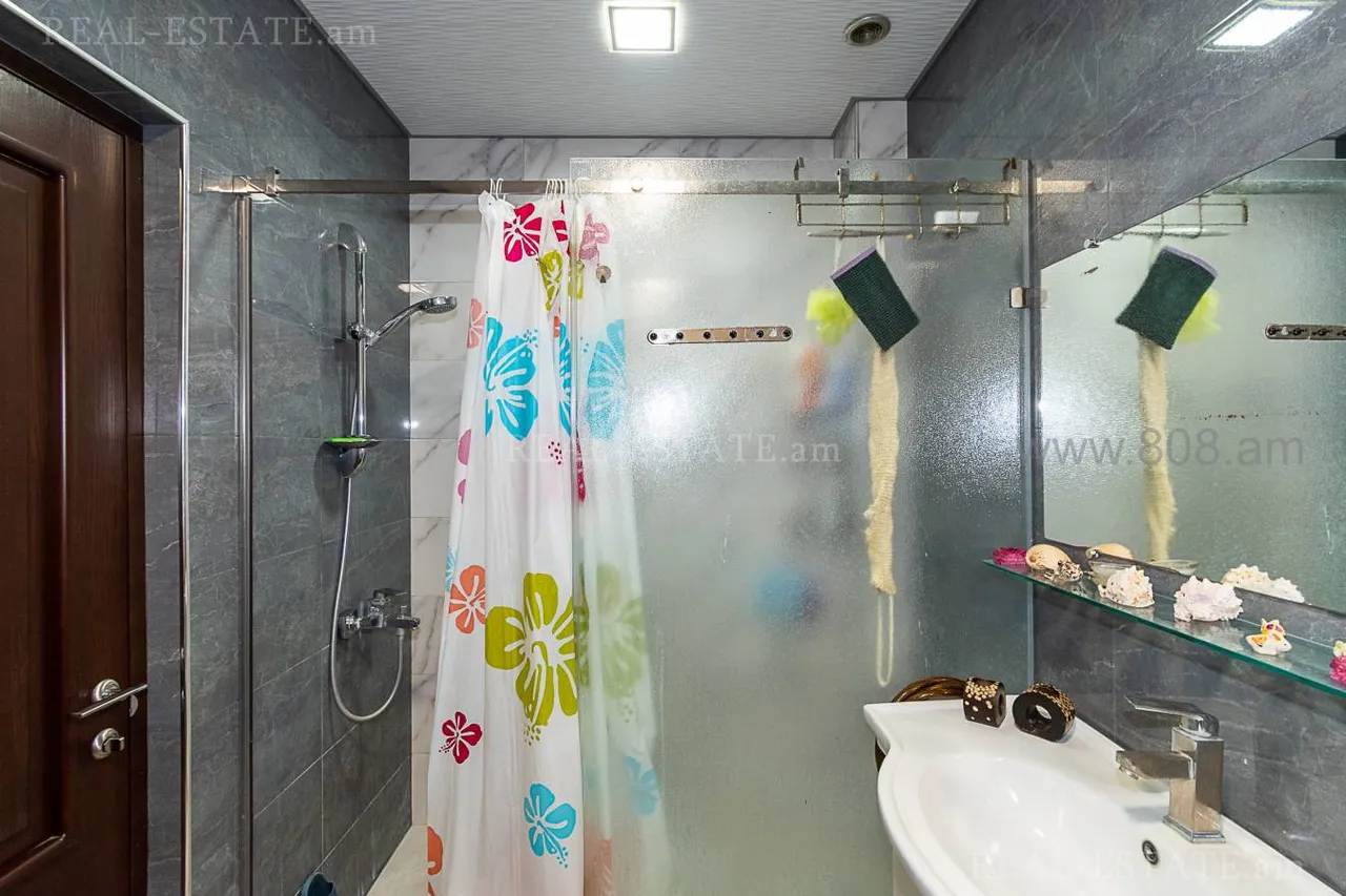 3 bedroom apartment for sale Orbeli Yeghbayrner   St, Arabkir Yerevan, 158300