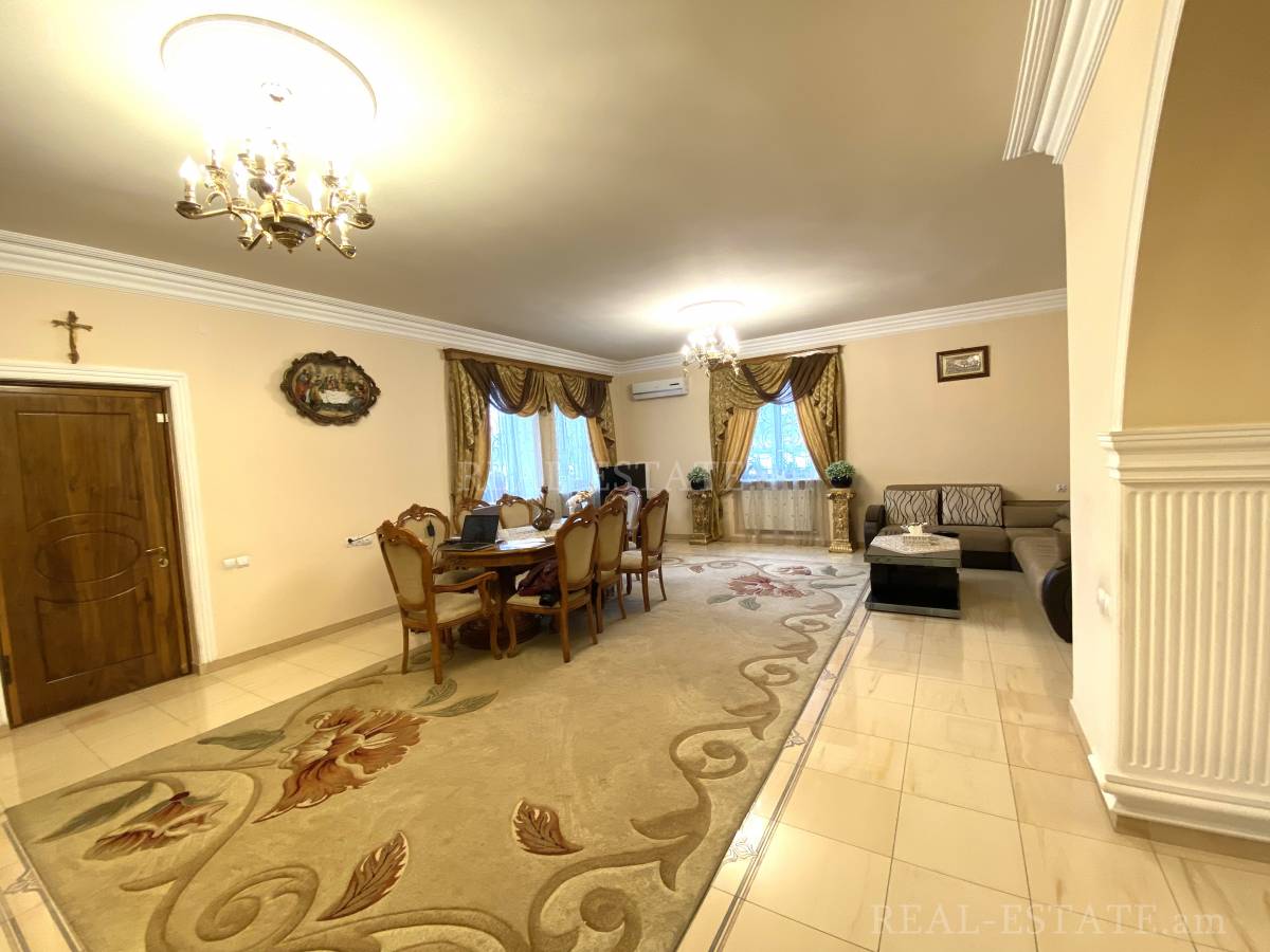 Купить дом Таиров ул., Центр Ереван, 118399