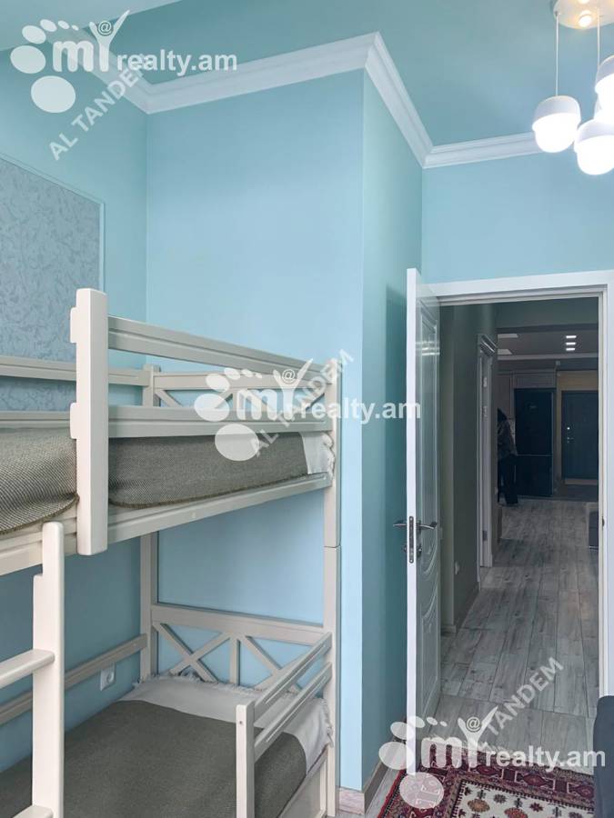 4 bedroom apartment for sale خیابان لِر. کامسار, مرکز شهر ایروان, 159122