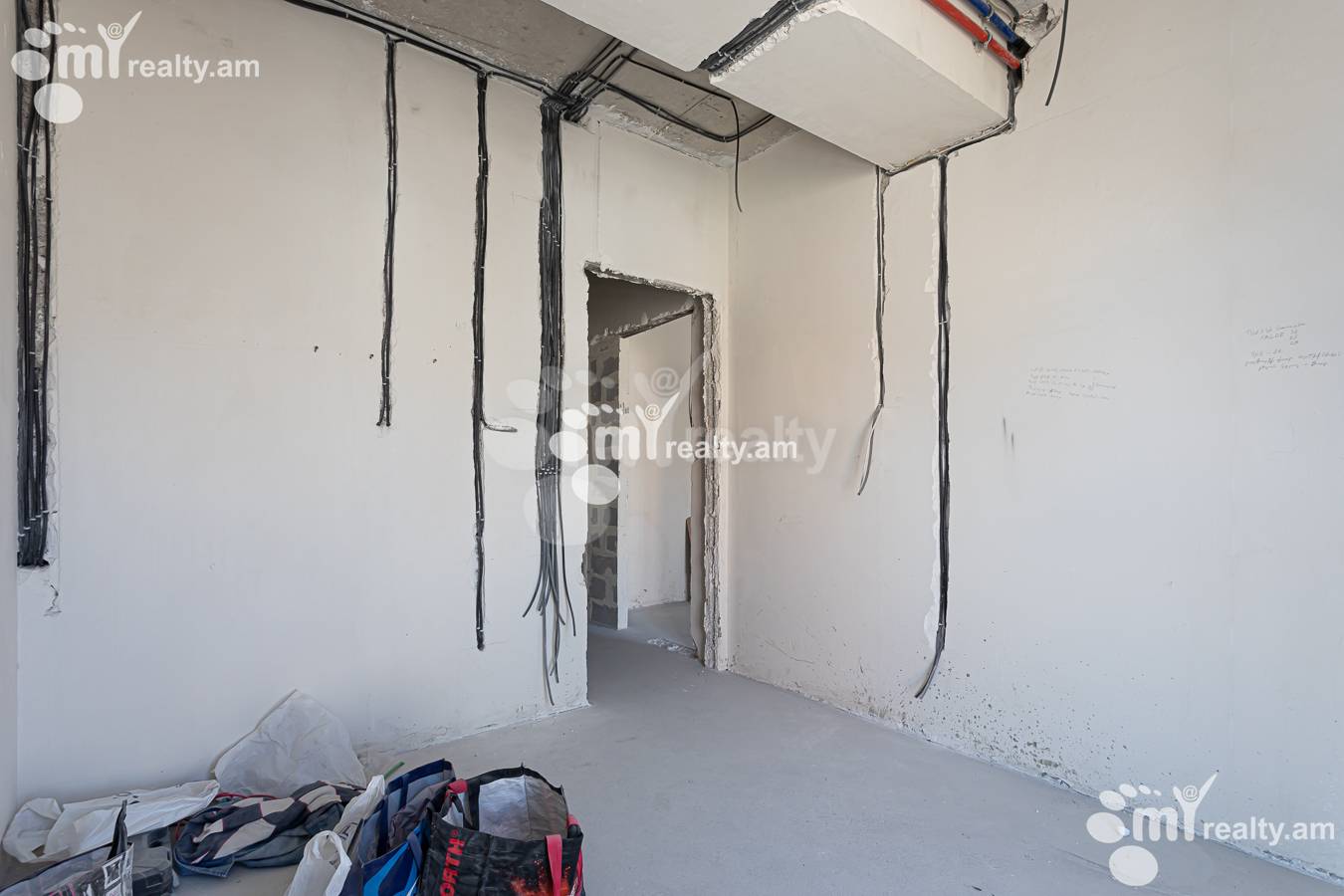 Купить 4 комнатную квартиру Ахбюр Сероб ул, Арабкир Ереван, 157136