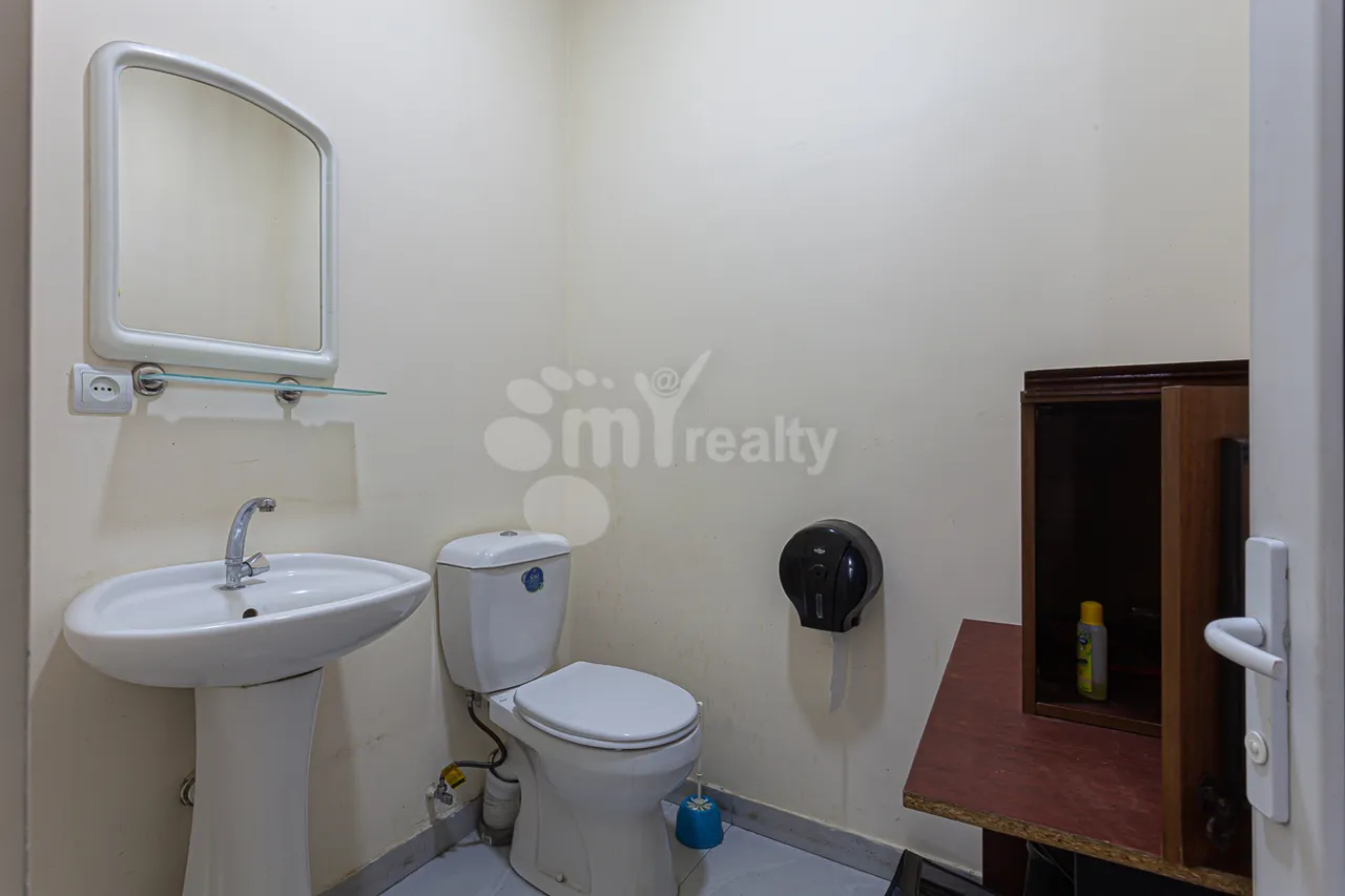 Commercial for rent خیابان گولبِنکیان, عربگیر ایروان, 161036
