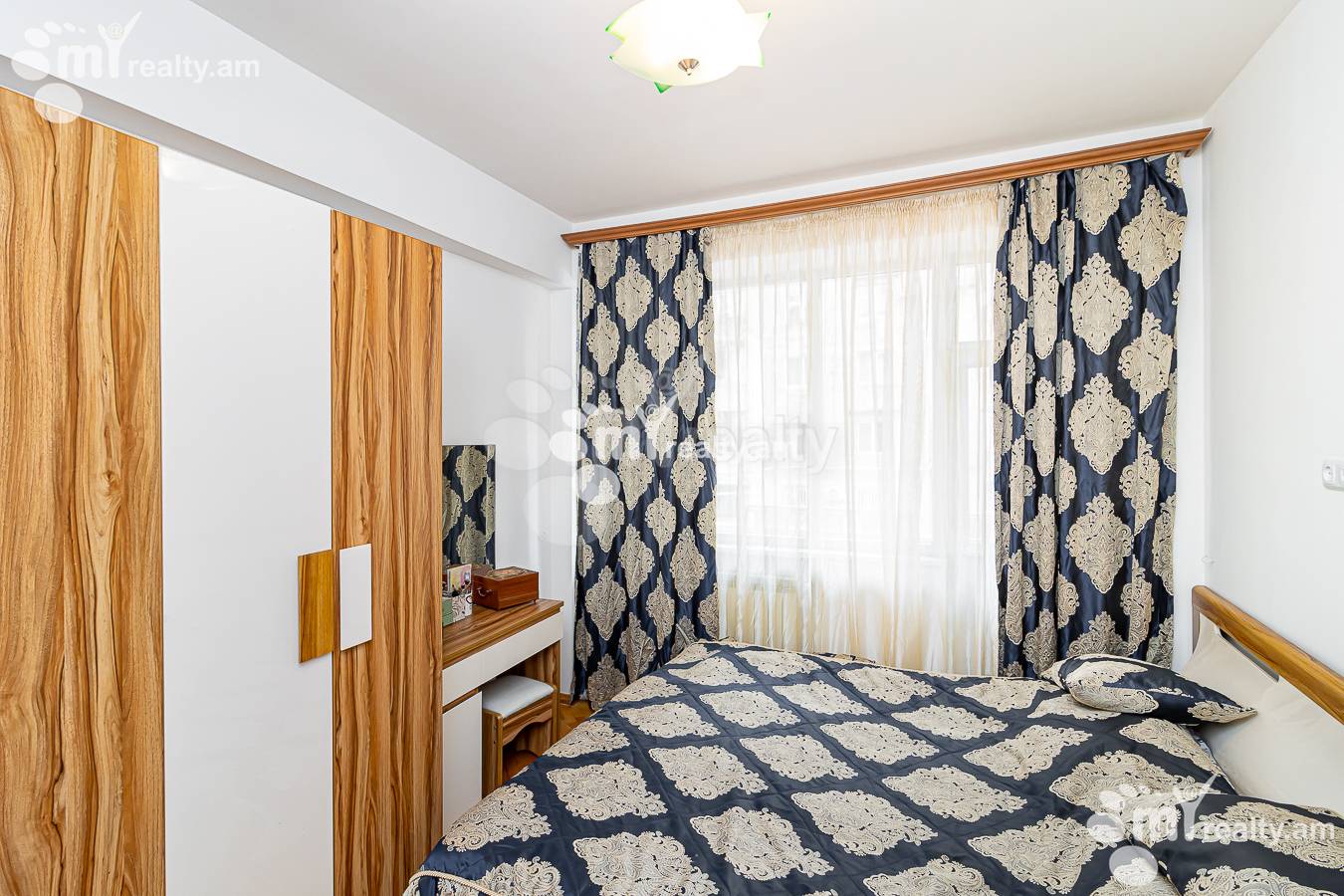 4 սենյականոց բնակարան  Աբովյան փող, Կենտրոն Երևան, 137750