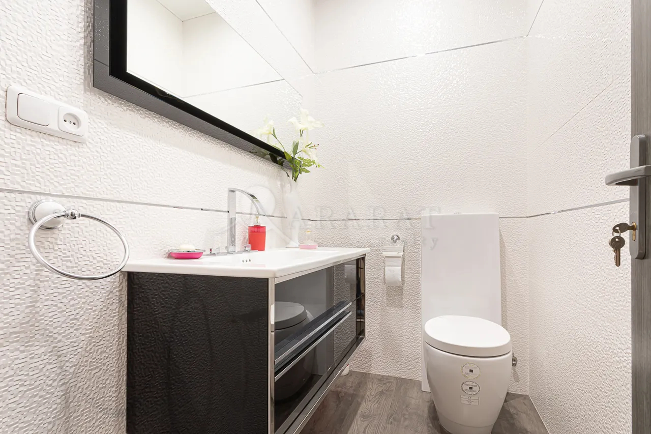 Снять 4 комнатную квартиру Арам ул, Центр Ереван, 159128