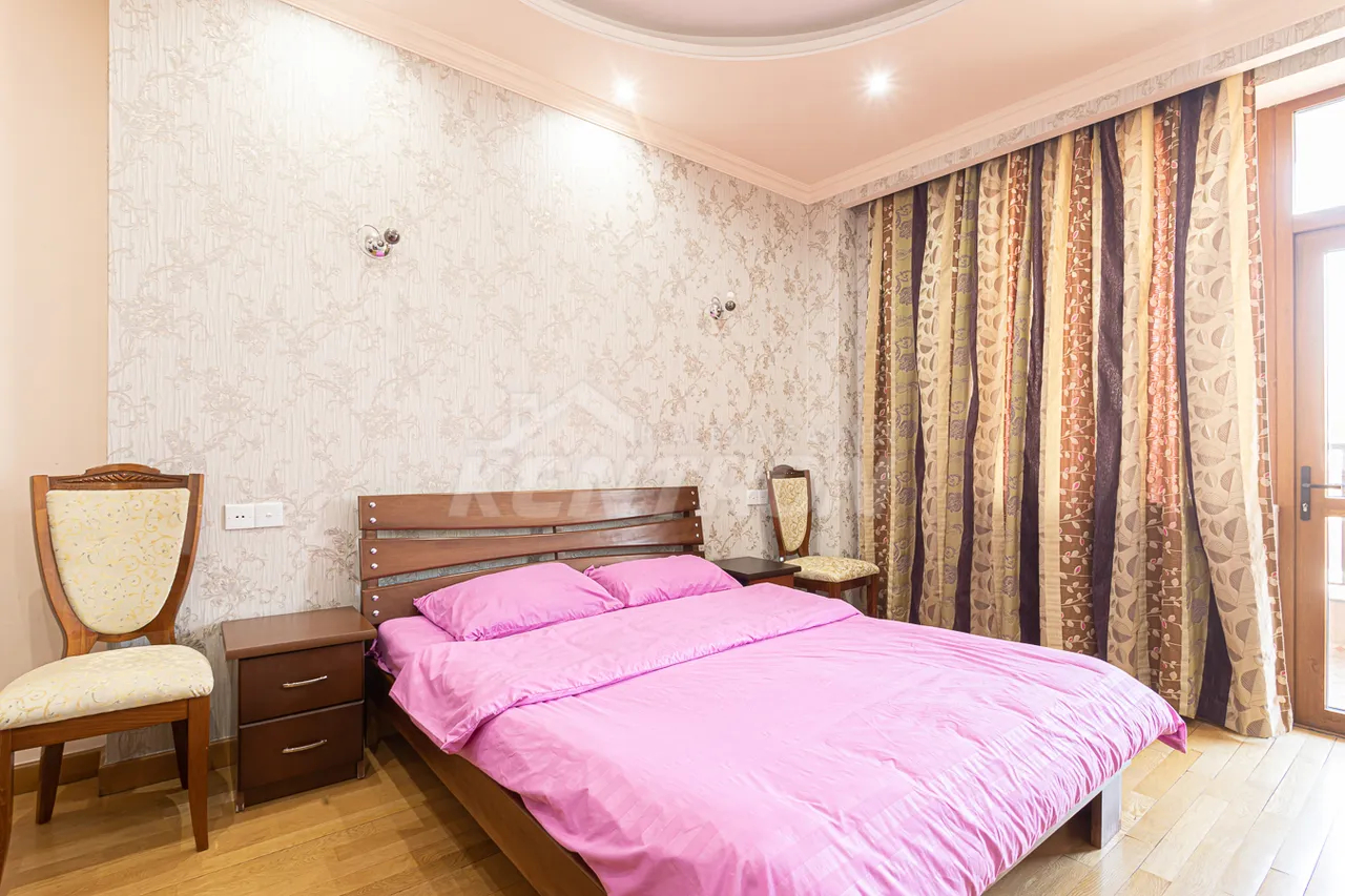 3 սենյականոց բնակարան վարձով Սայաթ-Նովայի պող, Կենտրոն Երևան, 158873