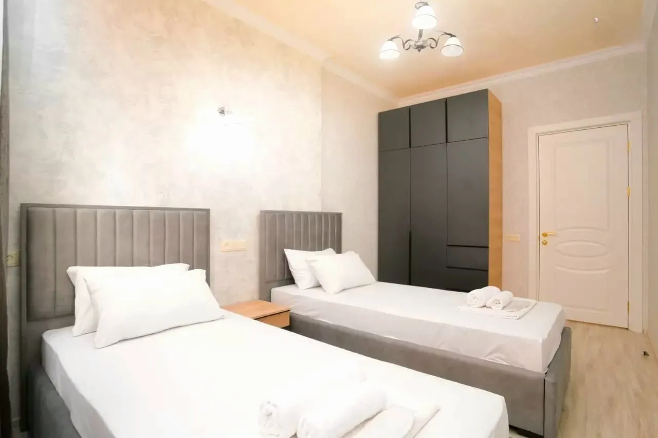 3 bedroom apartment for rent خیابان امیریان, مرکز شهر ایروان, 161589