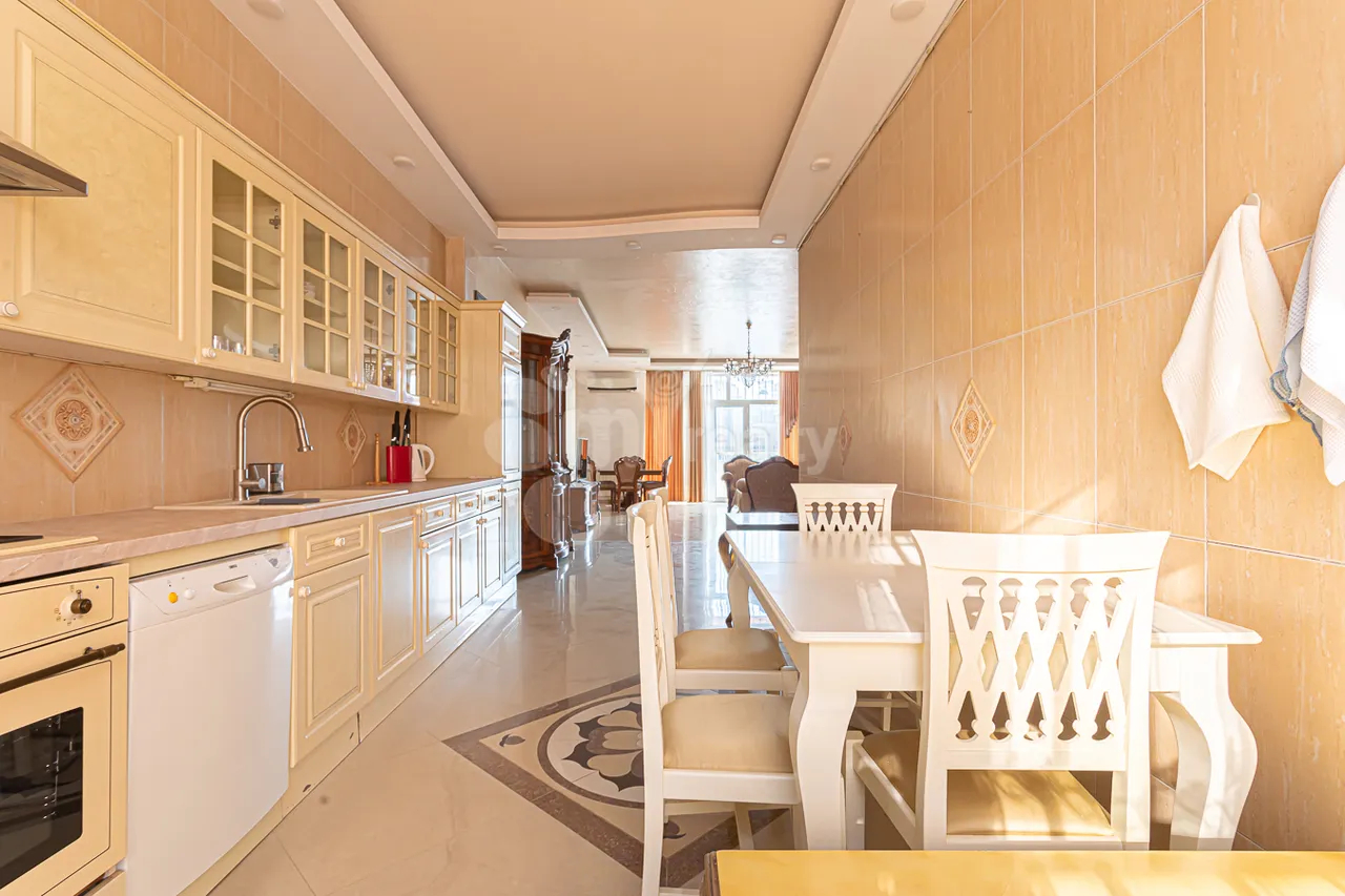 5 bedroom apartment for rent Spendiaryan St, Center Yerevan, 158573