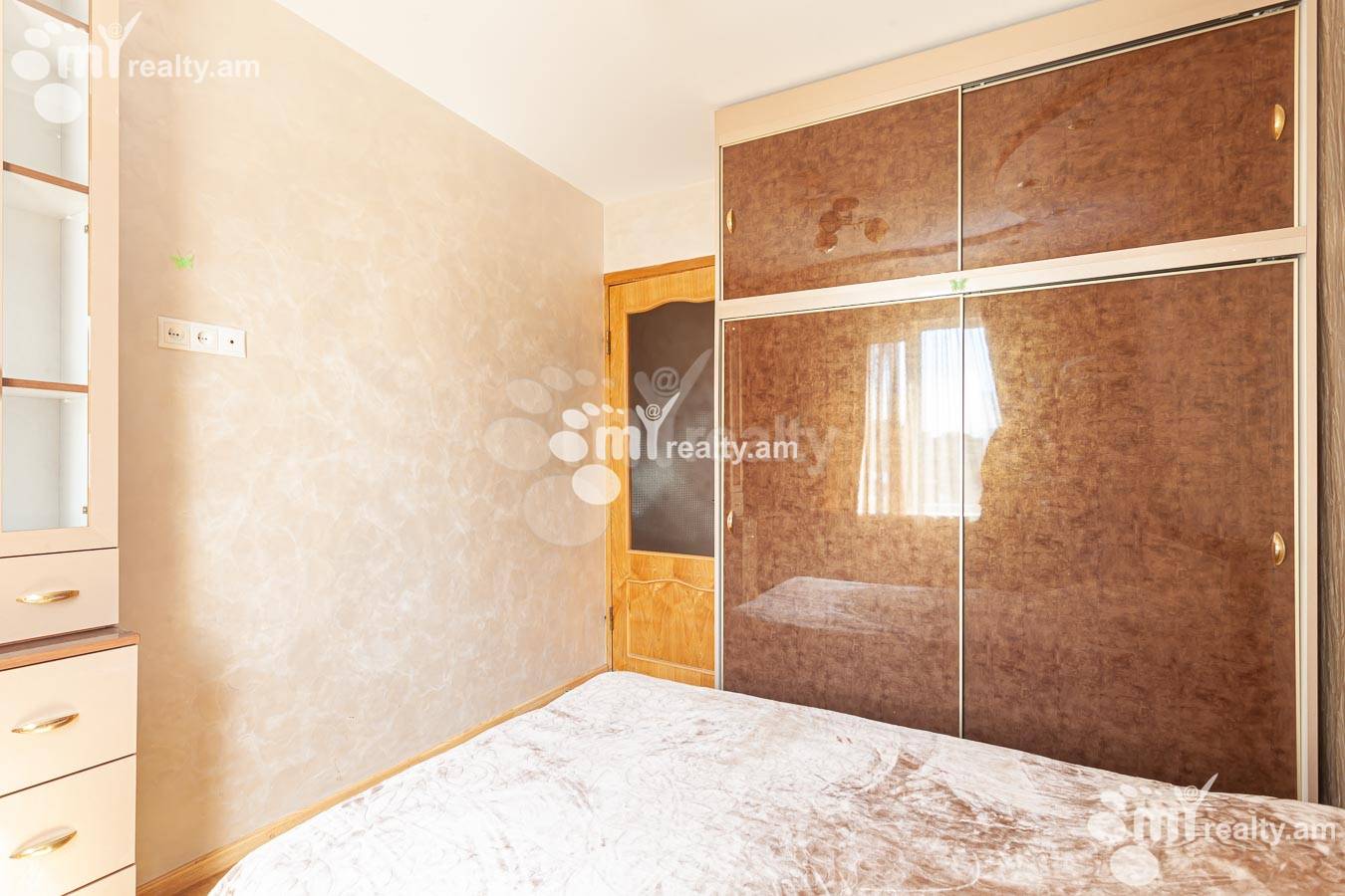 Купить 3 комнатную квартиру Арабкир 17ый ул, Арабкир Ереван, 155327