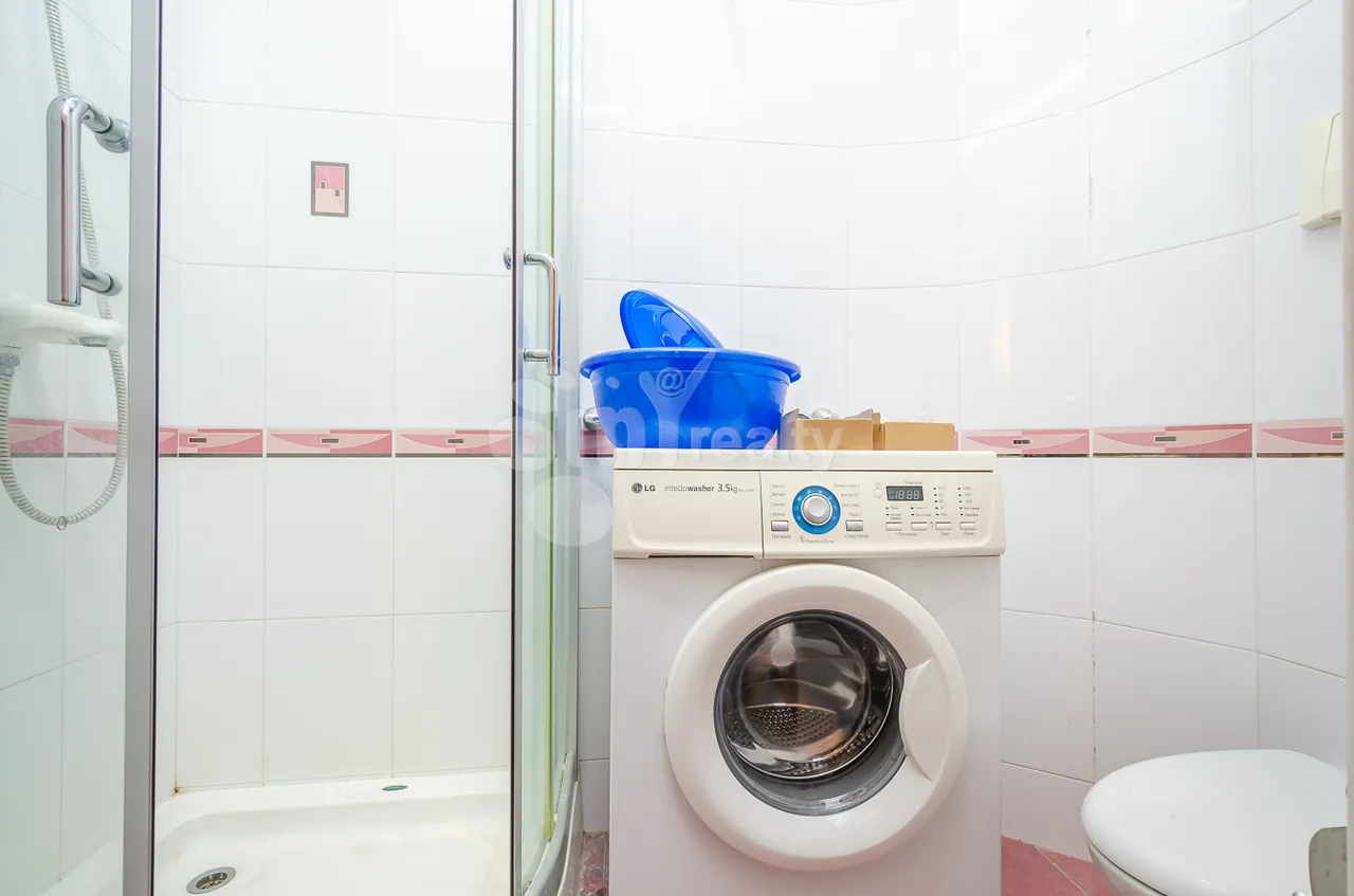 4 bedroom apartment for rent Zakyan St, Center Yerevan, 159579