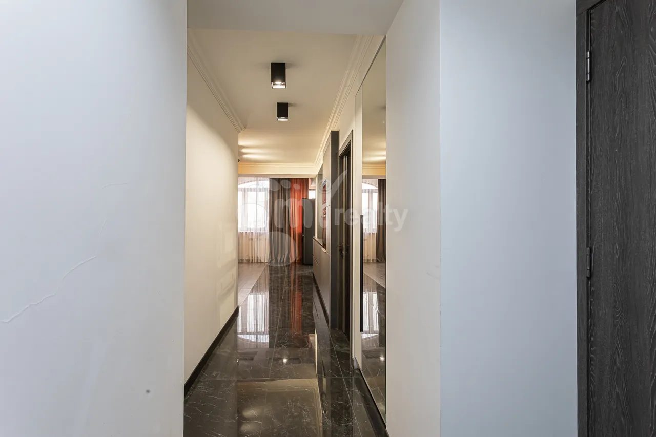 3 bedroom apartment for rent Saryan St, Center Yerevan, 159617